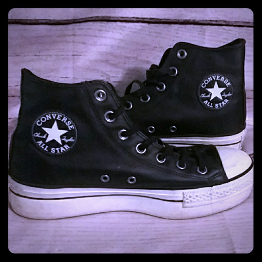 Womans leather hi top converse